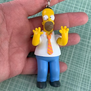 Vintage Homer Simpson Keychain – Upcycled Simpsons Fox Figure – The Simpsons TV Collectible – Simpsons Cartoon Zip Pull Key Ring Charm