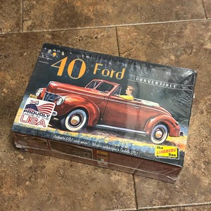 Vintage Lindberg 1940 Ford Convertible 1/32 Scale Model Kit
