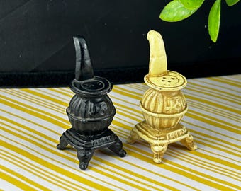 Vintage Cast Iron Pot Belly Wood Stove Salt & Pepper Shakers - Retro Kitchen Decor