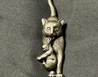 Vintage Signed JJ Silver Tone Pewter Cat & Swinging Kitten Brooch Pin