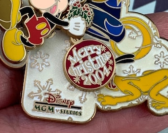 Disney WDW MGM 2004 Merry Christmas Swivel Trading Pin - Mickey