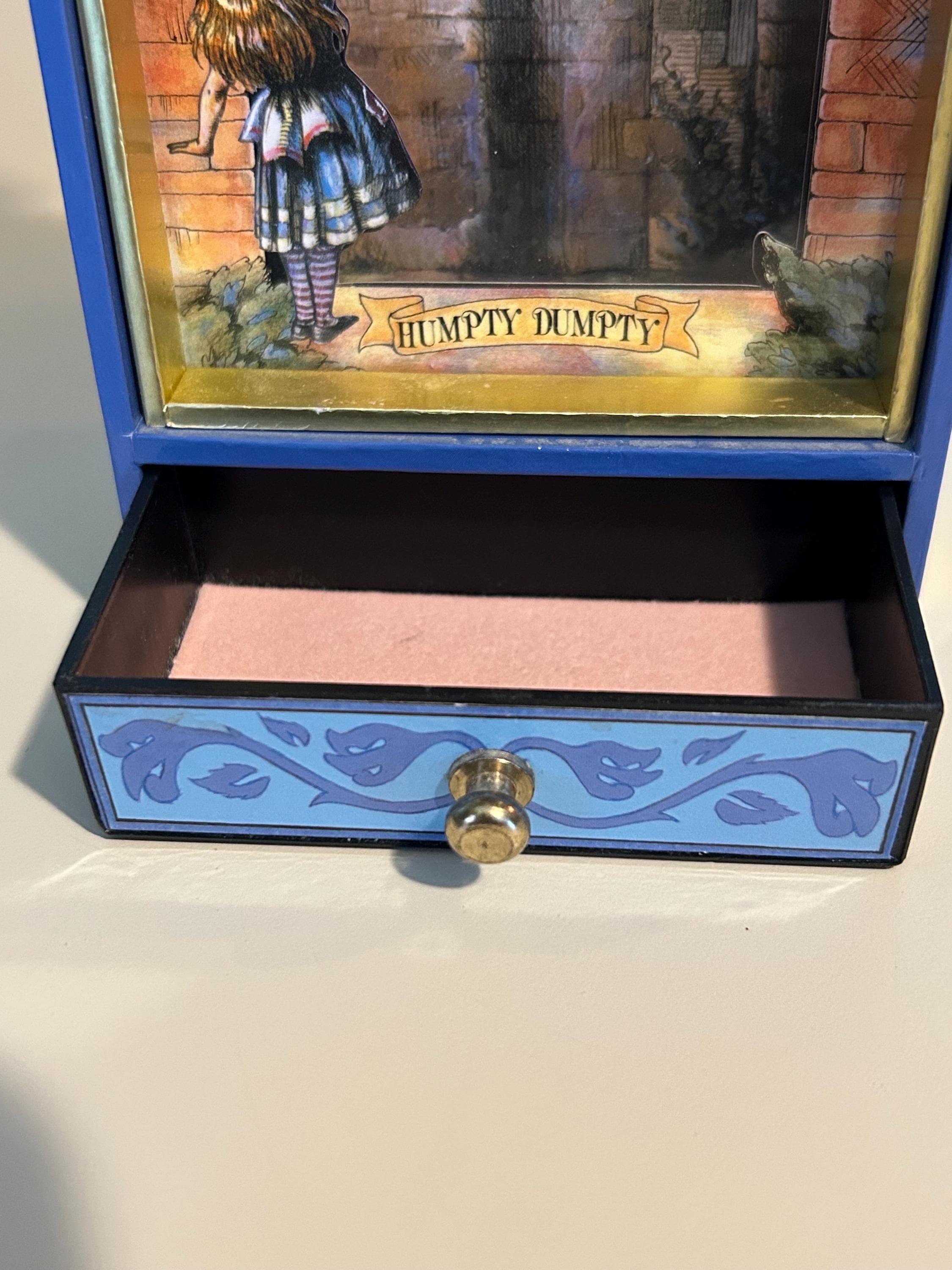 ALICE IN WONDERLAND “humpty Dumpty” Working Animated Music Box
