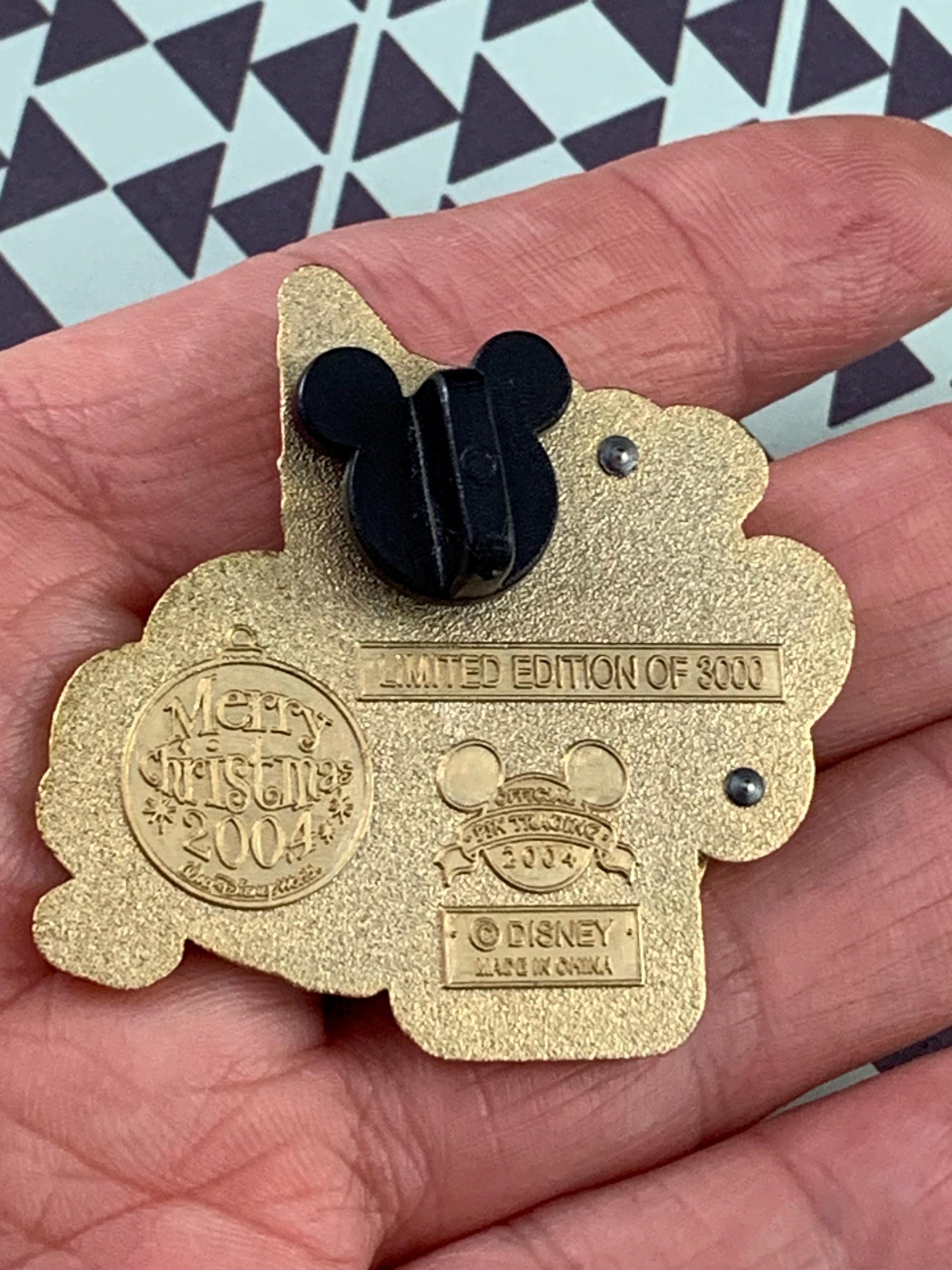 Disney WDW MGM 2004 Merry Christmas Swivel Trading Pin - Mickey