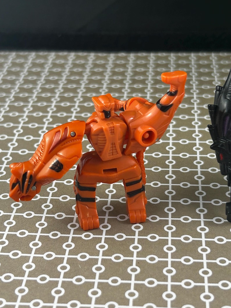 Classics Predator Attack Team Transformers – Overbite & Snarl ...