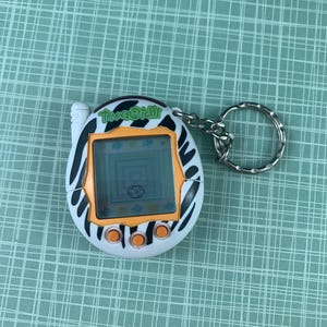 も*し様 BANDAI Tamagotchi Connection V4 イエロ Tamagotchi Connection V4 Ciao 30th Japanese ver Selection