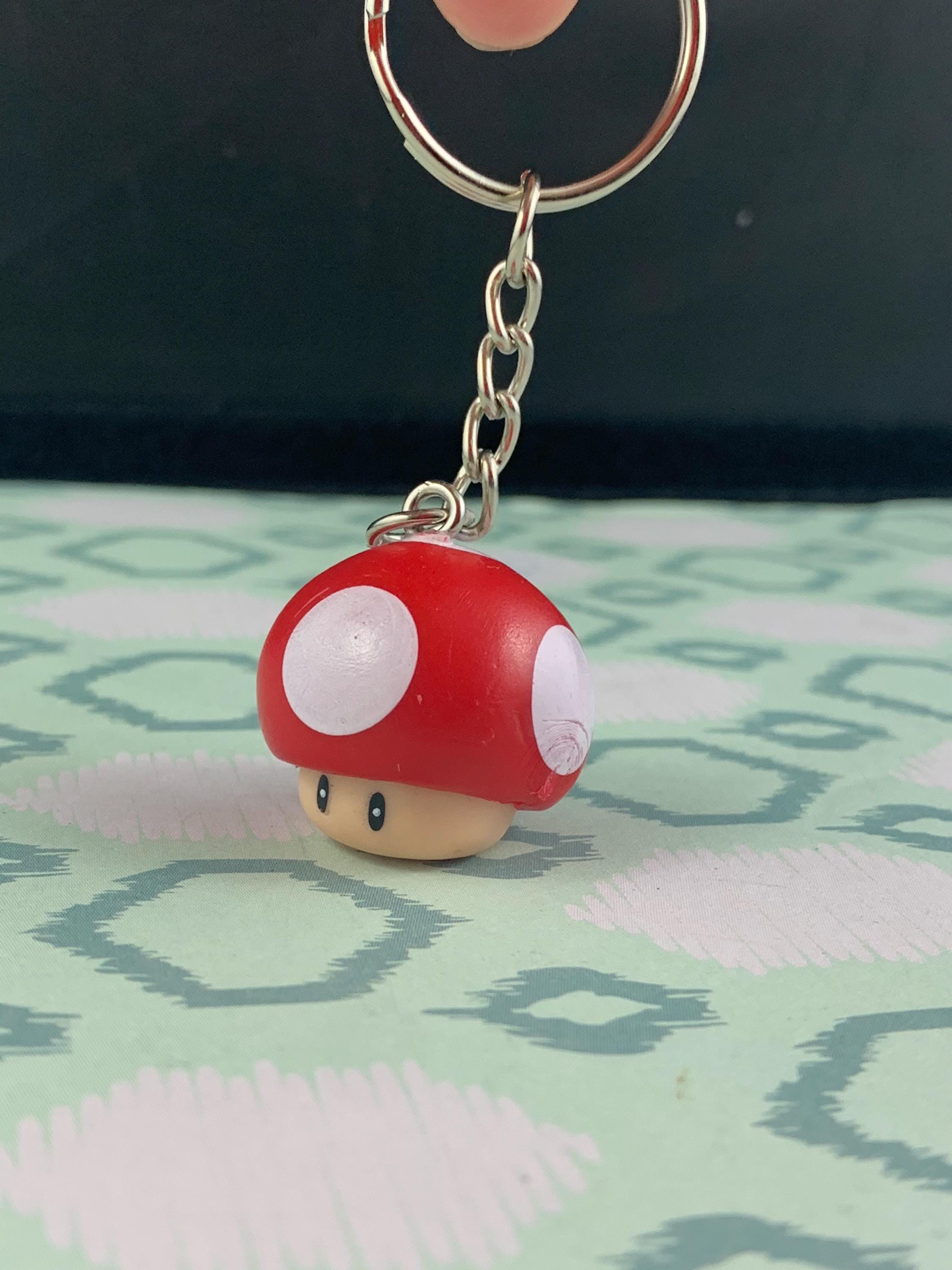 赤いマリオキノコキーチェーンバックパックチャーム - アップサイクル