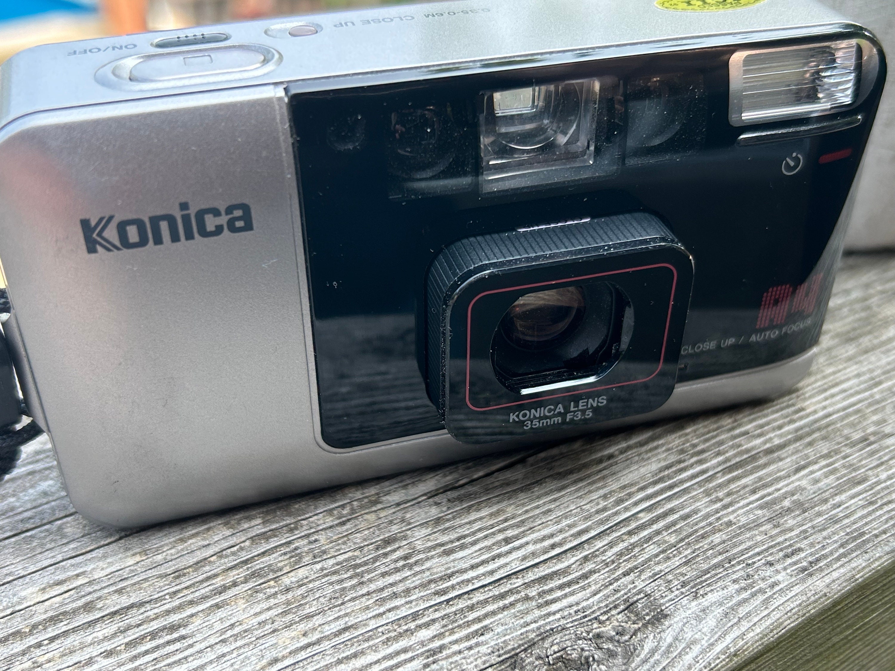 コニカA4コンパクト35mmコンパクトフィルムカメラ。新品同様、動作良好
