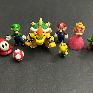 Nintendo Super Mario Figures Lot.  Mario, Luigi, Princess Peach, Bowser, Yoshi, Toadstool and more