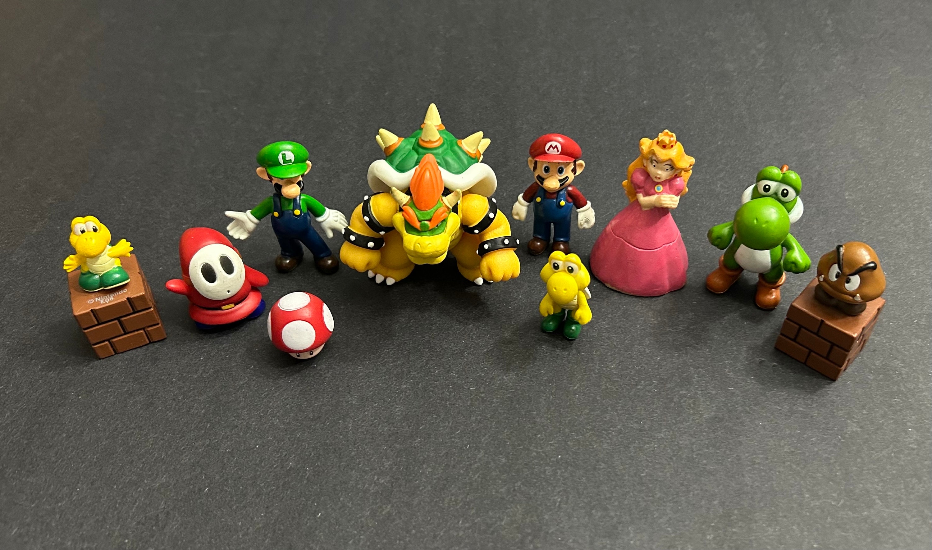 Nintendo Super Mario Figures Lot. Mario, Luigi, Princess Peach, Bowser,  Yoshi, Toadstool and More 