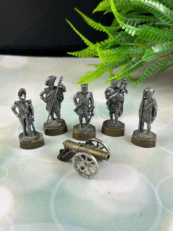 Vintage 1970s Miniature Scottish Military Figures Set – 5 Metal