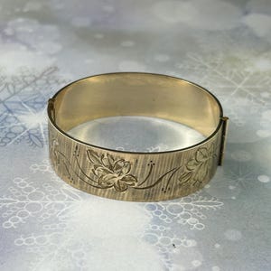 Georgous Vintage 9ct GOLD Rolled Gold Wide Engraved Bangle Bracelet - BL 50 Microns 9ct Rolled Gold - 35.6g