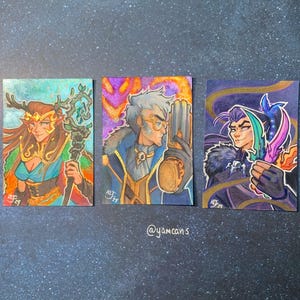 Trío de tarjetas de Critical Role: Vax'ildan, Keyleth y Percy / Arte de abanico hecho a mano con detalles dorados