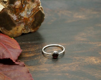 SANI Garnet Sterling Silver 925 Ring
