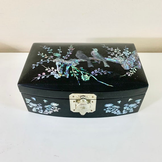 Vintage Korean Lacquer Inlaid Box With Abalone Sh… - image 4