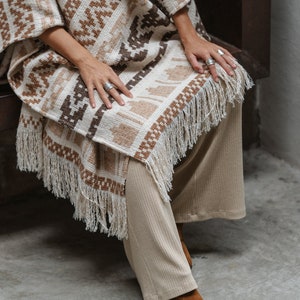 Poncho en laine unisexe pour adulte avec imprimé ethnique et franges Poncho blanc pour femme Poncho blanc pour homme Poncho beige chaud avec imprimé Cadeau pour elle image 10