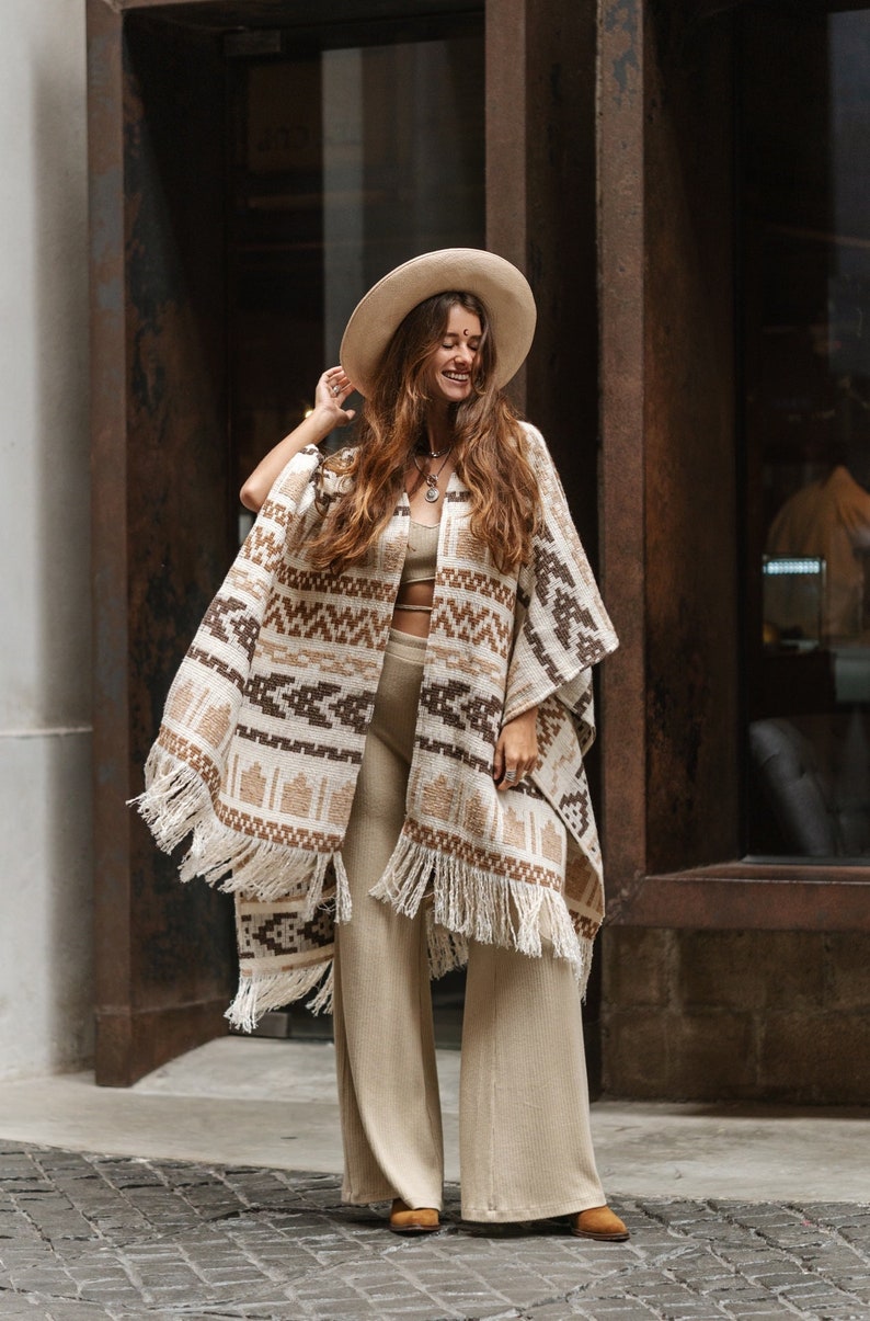 Poncho en laine unisexe pour adulte avec imprimé ethnique et franges Poncho blanc pour femme Poncho blanc pour homme Poncho beige chaud avec imprimé Cadeau pour elle image 1