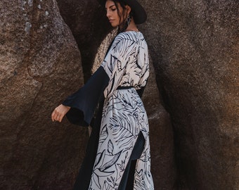 Women black and white maxi kimono with print