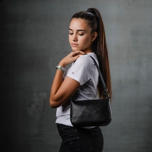 Classic Armpit Shoulder Bag image 9