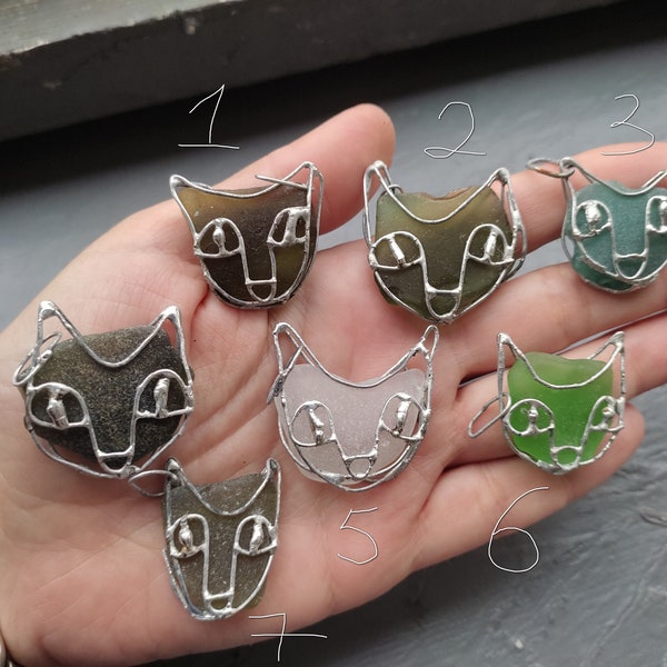 Seeglas Katzen Anhänger, grobe Statement Halskette, einzigartiger recycelter Strandschmuck