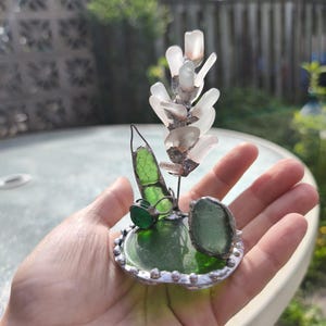 Miniatyrhyacintblomma i havsglas, ringformad blomkomposition i målat glas, botanisk konstdekor bild 11