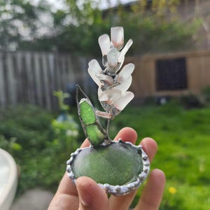 Miniatyrhyacintblomma i havsglas, ringformad blomkomposition i målat glas, botanisk konstdekor bild 8