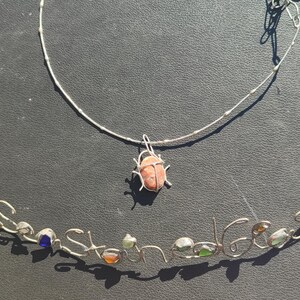 Collier de punaise de galets rouge ou gris ou blanc ou à motifs sur commande, gros pendentif d'art de scarabée, bijoux de plage recyclés uniques image 9