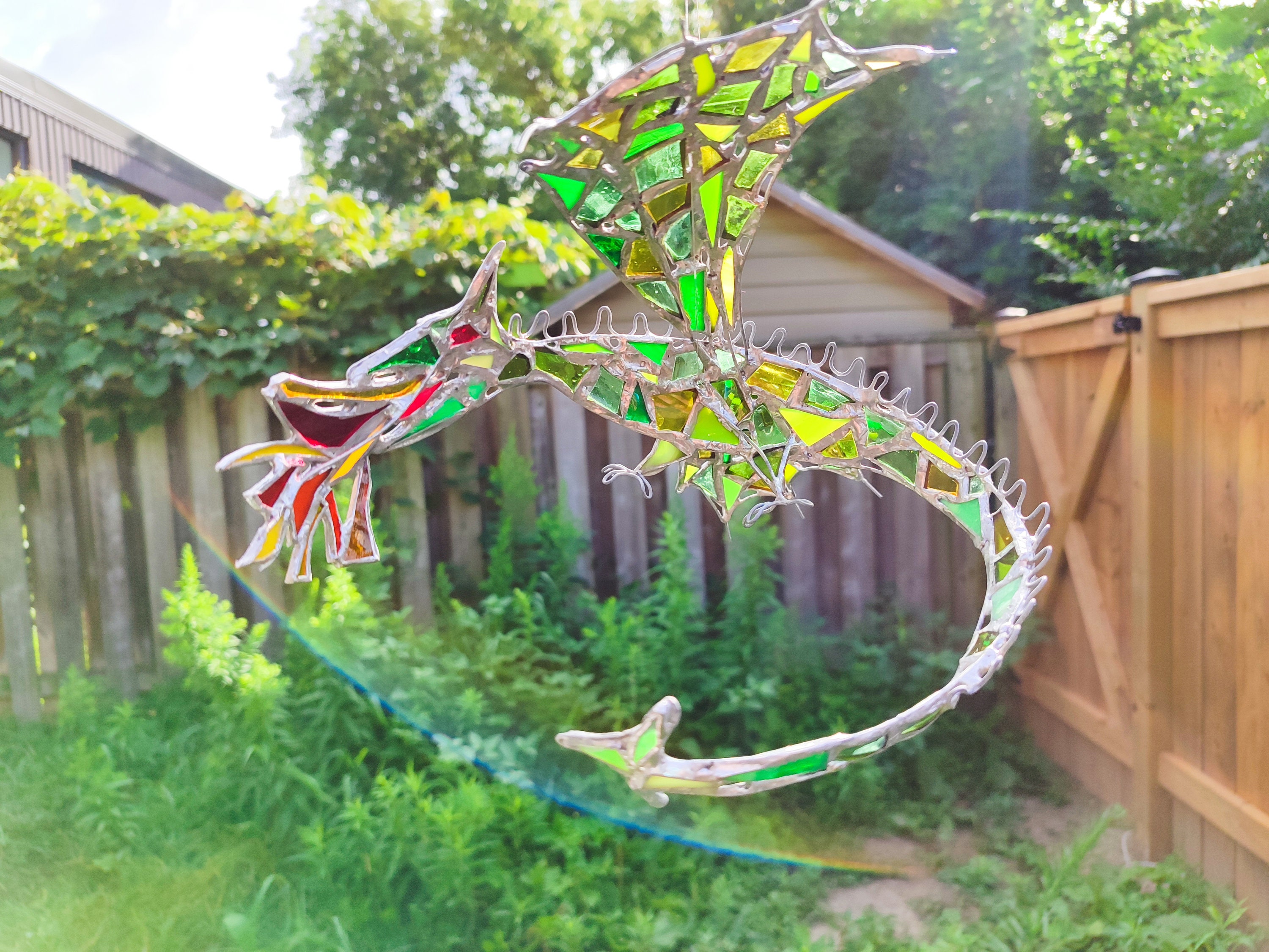 ドラゴン取っ手付きガラスベース ドラゴンの火を吐く置物モバイルサンキャッチャー、ステンドグラス 3D