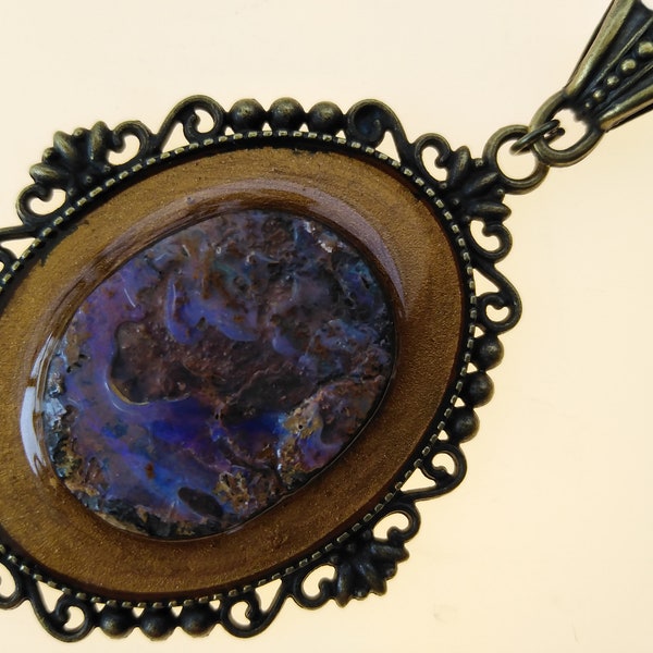 Pendentif en opale boulder druzy encadrée