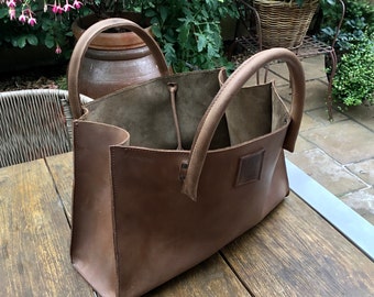 Minimalist leather bag Tote bag Leather used look brown, durable