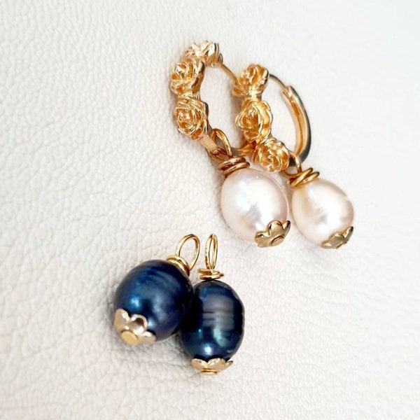 Anneaux d'oreilles plaqués Or, perles de tahiti rose nacrées, perles de culture bleues nuit noires
