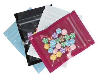 C215- 2.5 inch x 3.5 inch Small Clear/Colored Flat Smooth Poly Plastic Resealable Bags (100 Bags/Pack)