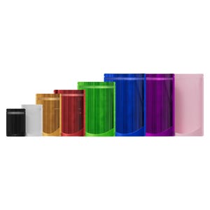Puede incluir: Un conjunto de diez bolsas de pie en varios colores, incluyendo negro, blanco, dorado, rojo, verde, azul, morado y rosa. Las bolsas son todas del mismo tamaño y forma, y están dispuestas en una fila de la más pequeña a la más grande.