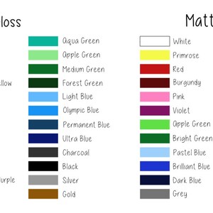 Pode incluir: Uma carta de cores que mostra os nomes de 18 cores diferentes em acabamentos brilhantes e foscos. As cores incluem branco, bege, amarelo primavera, amarelo dourado, laranja, vermelho, vermelho escuro, rosa, rosa intenso, violeta, roxo perfeito, verde &aacute;gua, verde ma&ccedil;&atilde;, verde m&eacute;dio, verde floresta, azul claro, azul ol&iacute;mpico, azul permanente, azul ultra, carv&atilde;o vegetal, preto, prata, ouro, bord&ocirc;, verde ma&ccedil;&atilde;, verde brilhante, azul pastel, azul brilhante, azul escuro e cinza.