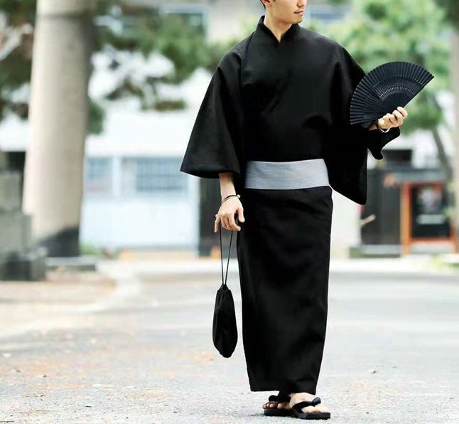 japanischer Yukata Daruma schwarz Größe M für Haus und Reise Kimono 
