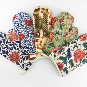 Floral Oven Gloves,  Oven Mitts,  Kitchen gloves, Pot Holders, Chinoiserie, Christmas oven gloves, Japanese gift, Chinoiserie, Floral print