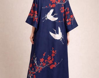 Bata kimono con estampado de grullas y flores de ciruelo, bata floral japonesa, ropa de estar por casa azul marino, regalo para ella.