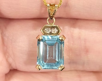 14K Swiss Blue Topaz Diamond 3.8 Carat 10x8mm emerald cut rectangular 1980s style vintage elegant sophisticated solid yellow gold pendant