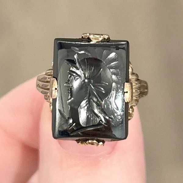 10K PSCO Hematite Intaglio Trojan soldier carved relief cameo silver gray large rectangular vintage  solid yellow gold size 7.25 ring