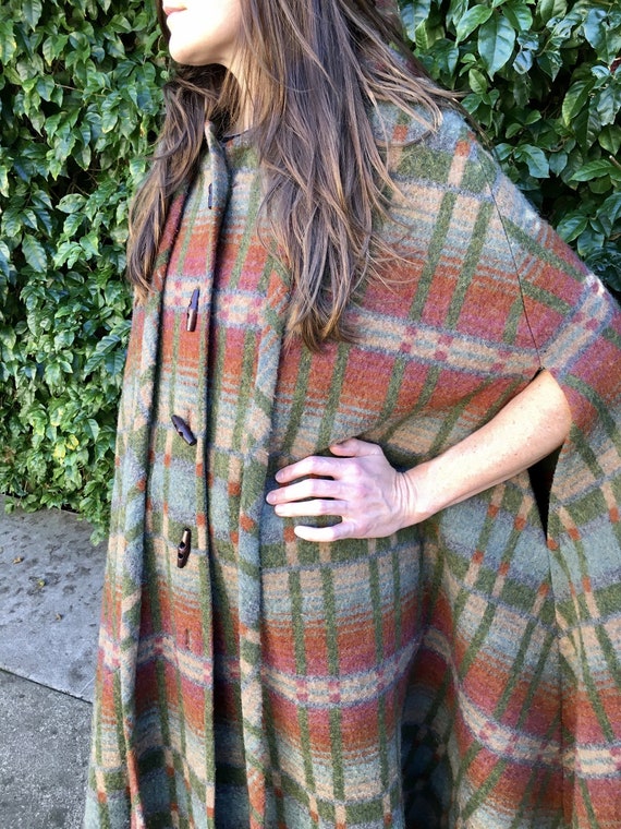 Vintage 1980s Wool Cloak - Native American motif