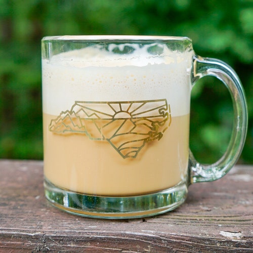 Mug en verre NC : motif doré de la Caroline du Nord, cadeau de déménagement