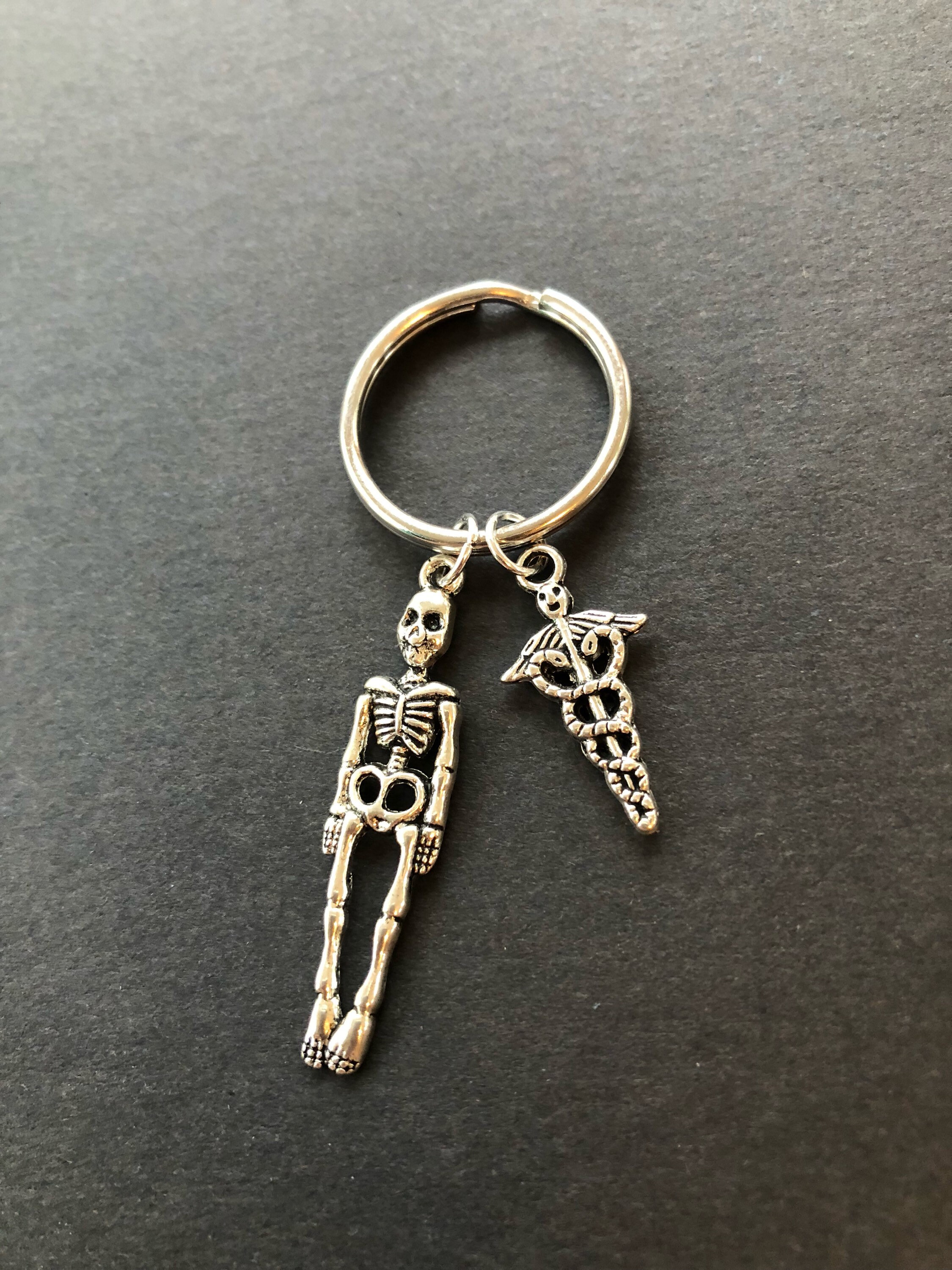 Teschio della morte Scheletro Nappa Portachiavi Accessori per borse Portachiavi in lega di strass di cristallo Punk Portachiavi per auto Regali di