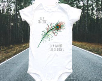inspirujące Baby Onesie i body, one-shirt kawałek-być Paw w świecie pełnym kaczek