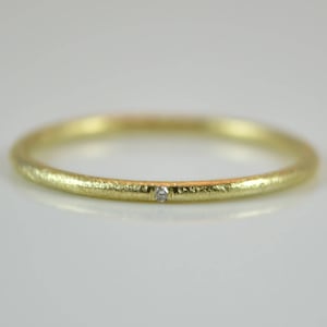 Fine 585 gold ring with diamond