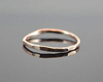 Pre-inserted ring "Minimalistic hammered rosé" handmade gold ring
