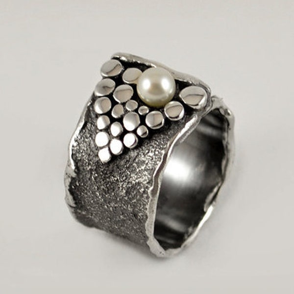 Silber - Ring "Granulat mit Perle"