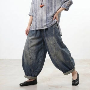 Culottes i lapptäcke, slitna, tvättade byxor med vida ben, överdimensionerade, korta jeans med resår i midjan