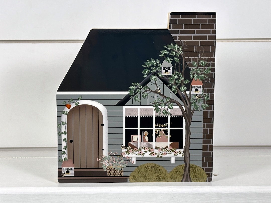 Springsummer House, Green and Peach House, Peach Flower House, Spring