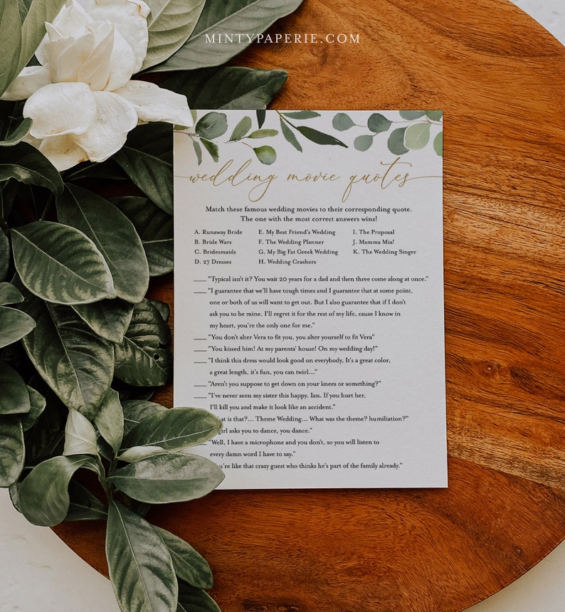 Peut inclure: Un jeu de mariage imprimable avec une bordure de feuilles vertes. Le jeu demande aux joueurs de faire correspondre des citations de films de mariage c&eacute;l&egrave;bres &agrave; leur film correspondant. Les citations sont list&eacute;es dans une colonne sur le c&ocirc;t&eacute; droit de la page.