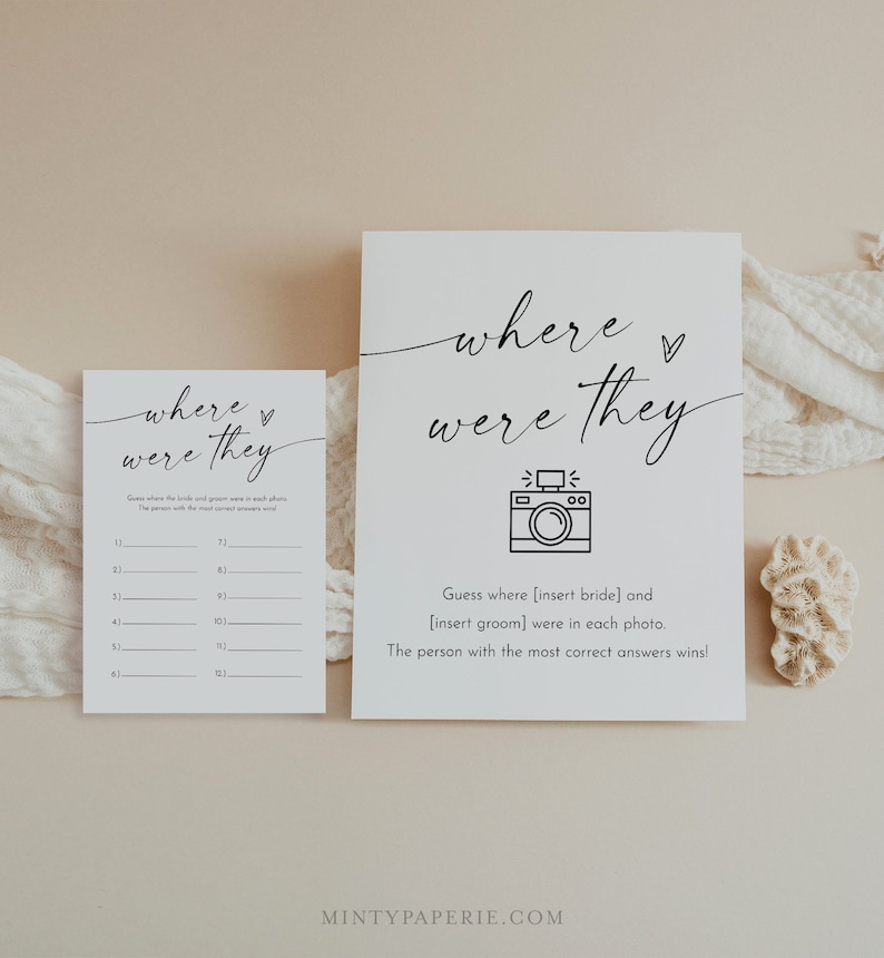 Puede incluir: Una tarjeta de juego de boda imprimible con el texto "&iquest;D&oacute;nde estaban?" y un icono de c&aacute;mara. La tarjeta incluye instrucciones para un juego en el que los invitados adivinan d&oacute;nde estaban la novia y el novio en cada foto.