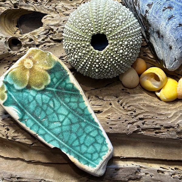Scottish sea pottery beach finds jewellery pendant mosaic green leaf with yellow flower design